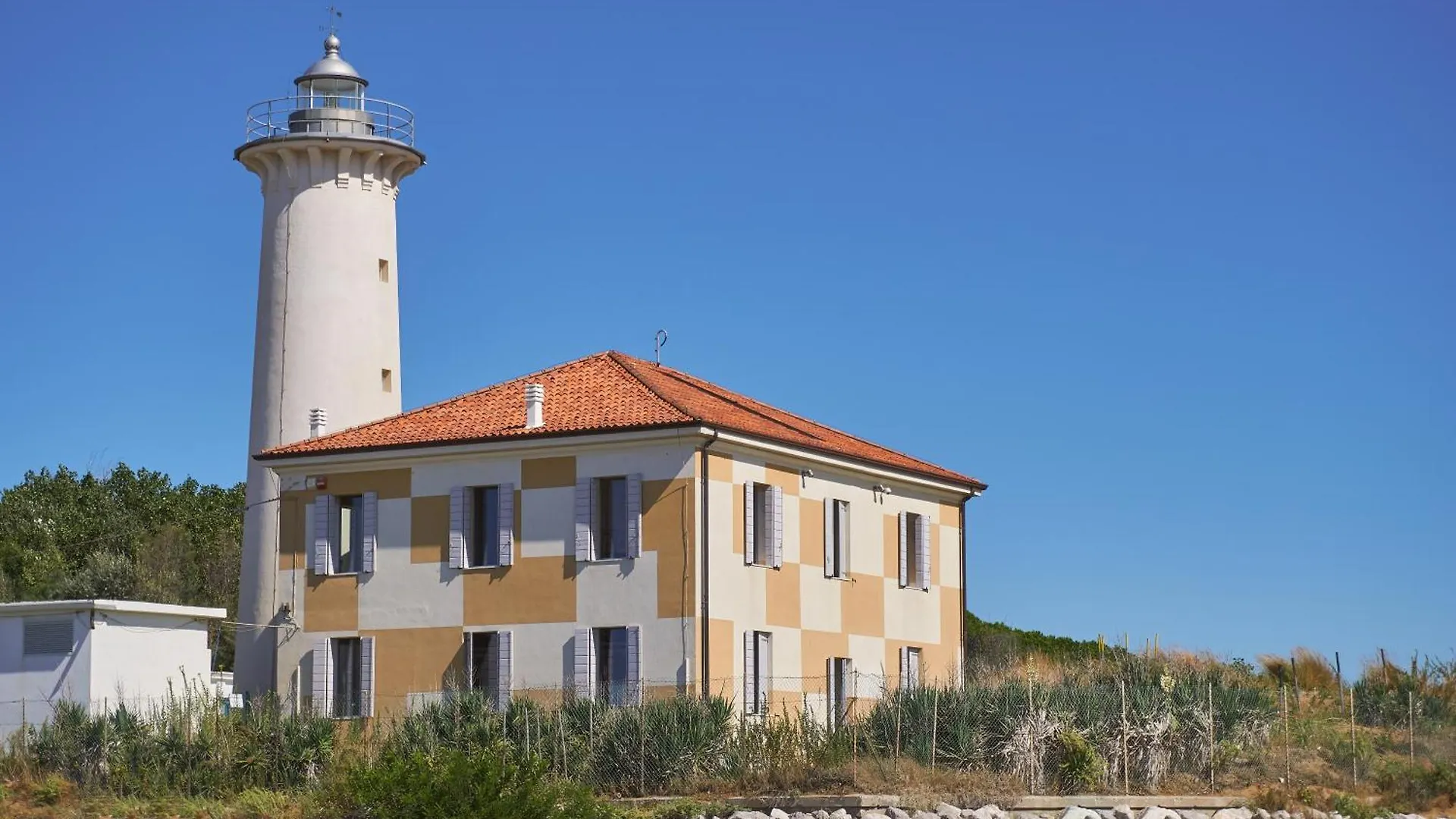 Beautiful Single Villa With Spacious Private Garden - Beach Place Included Bibione
