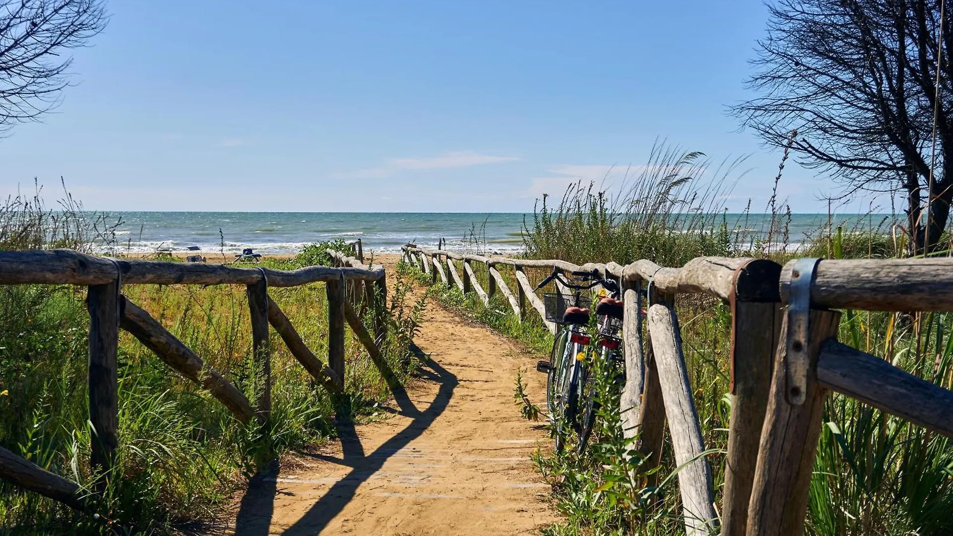 Beautiful Single Villa With Spacious Private Garden - Beach Place Included Bibione