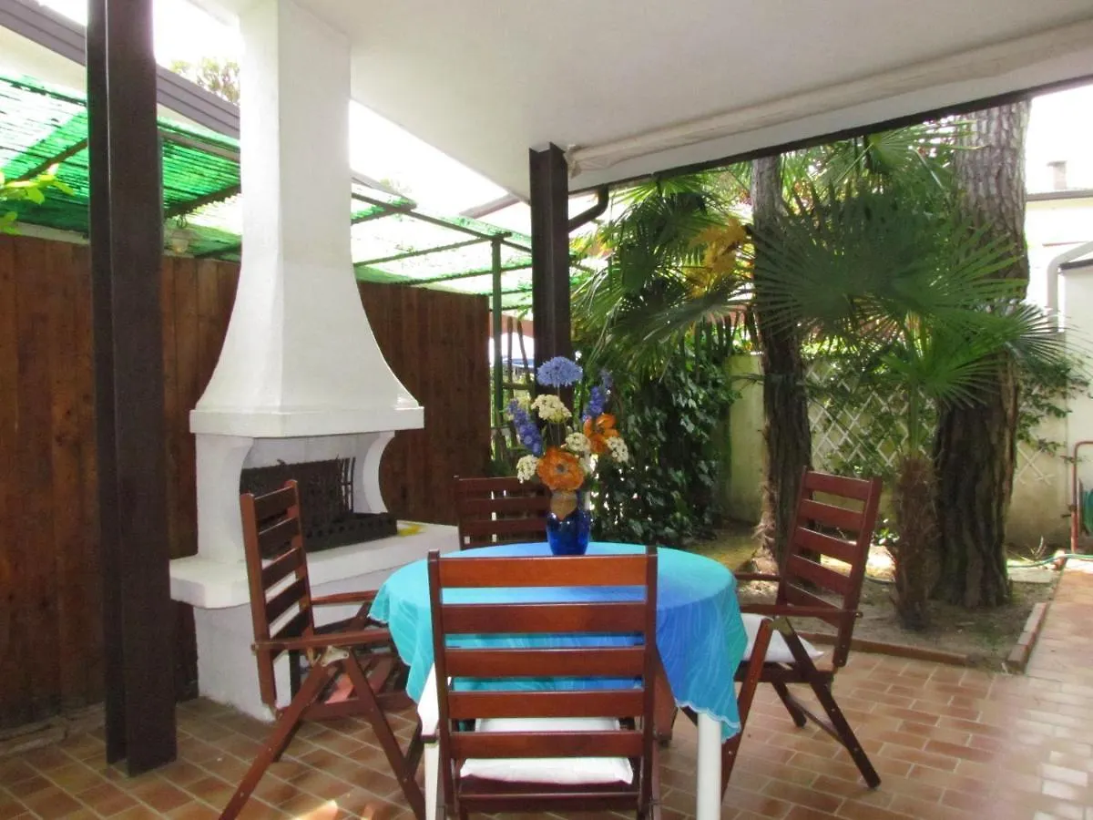 Beautiful Single Villa With Spacious Private Garden - Beach Place Included Bibione