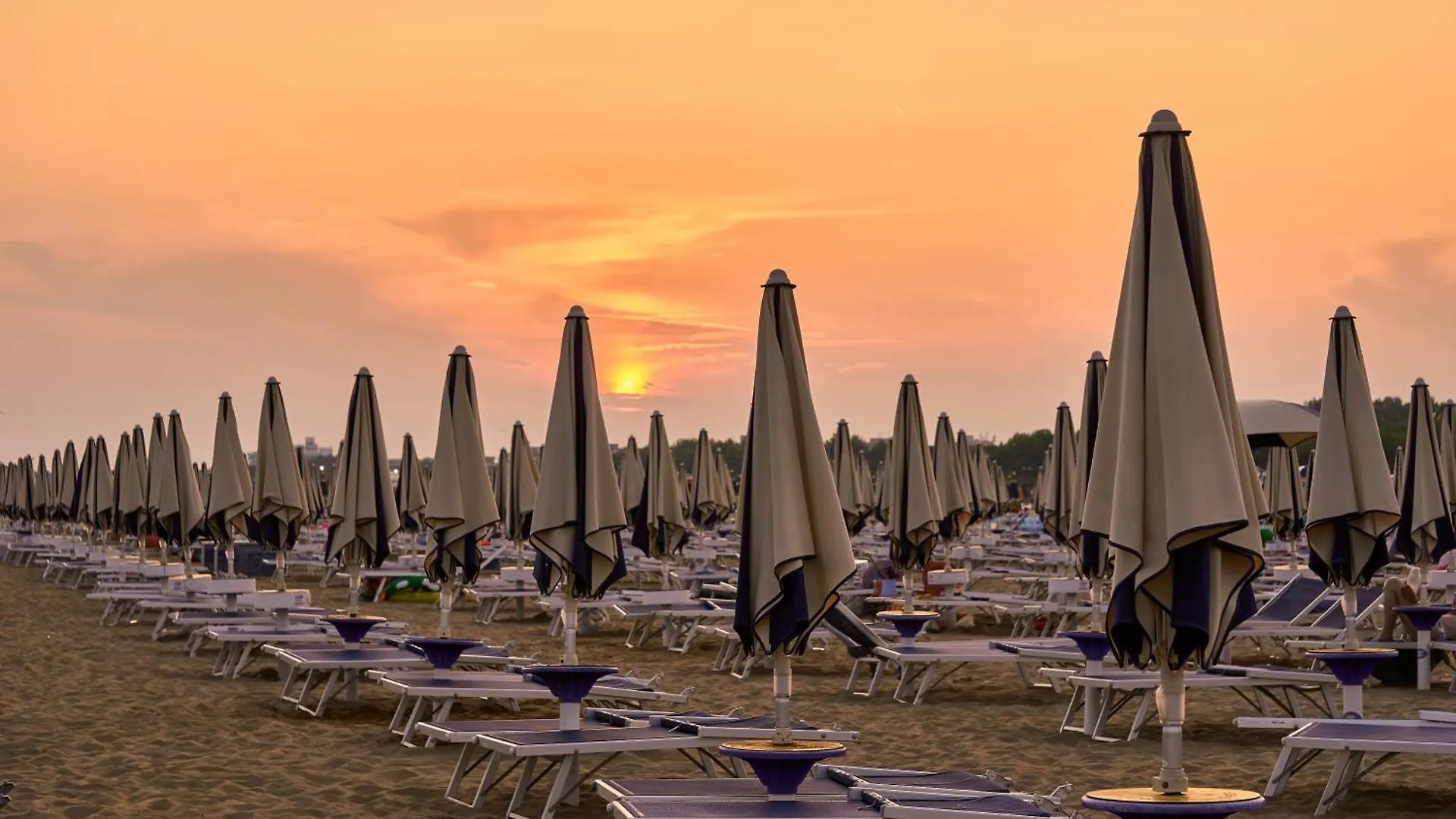 Beautiful Single Villa With Spacious Private Garden - Beach Place Included Bibione